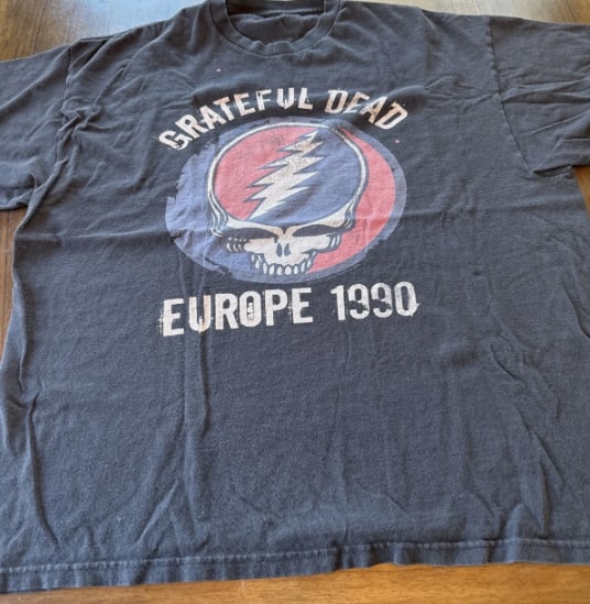 Grateful Dead Europe 1990 Concert T Shirt: Vintage Europe 1990 concert T-shirt
