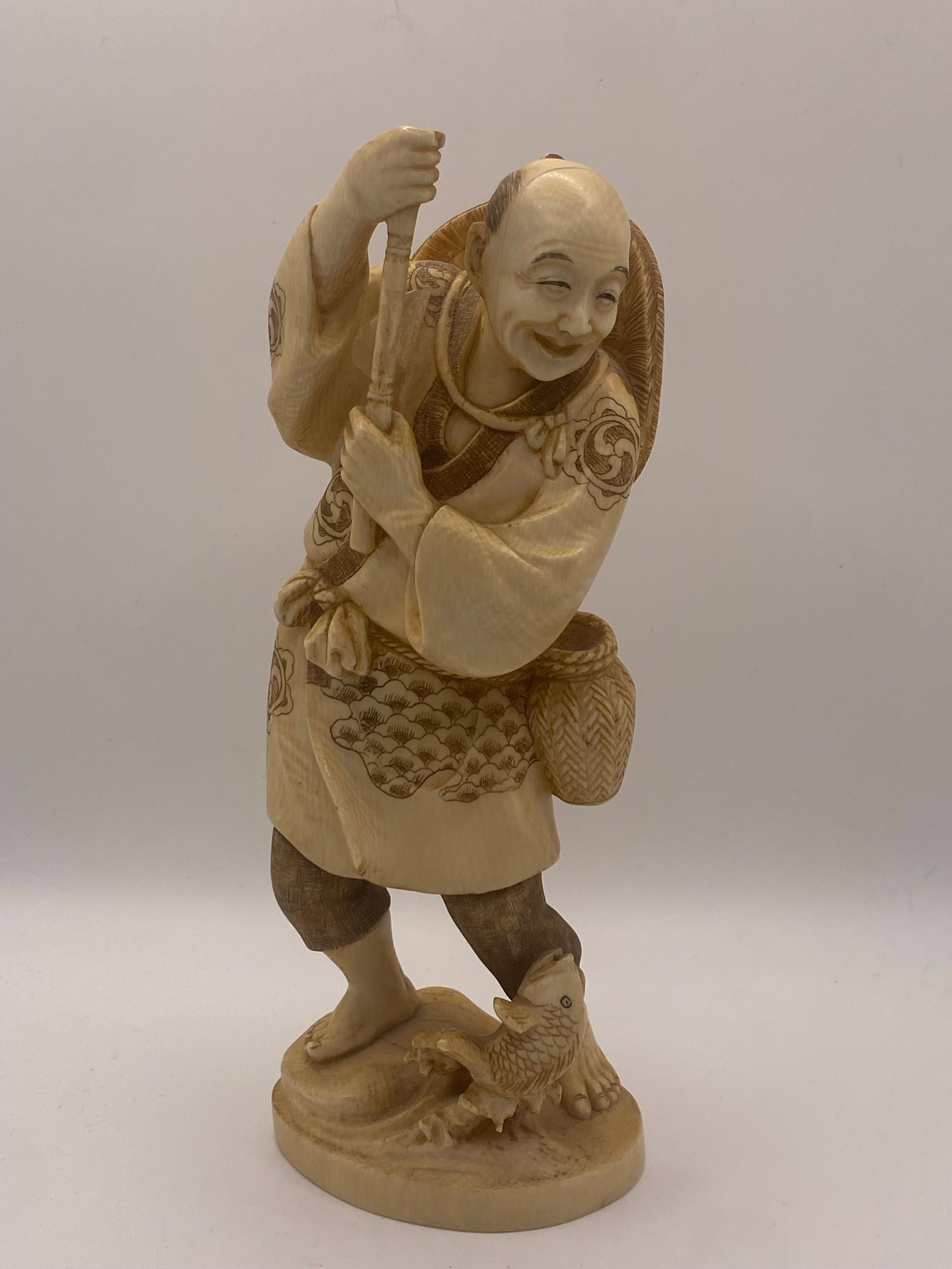 Antique Chinese Pre 19th Century Statue: measures 6.75 inches tall