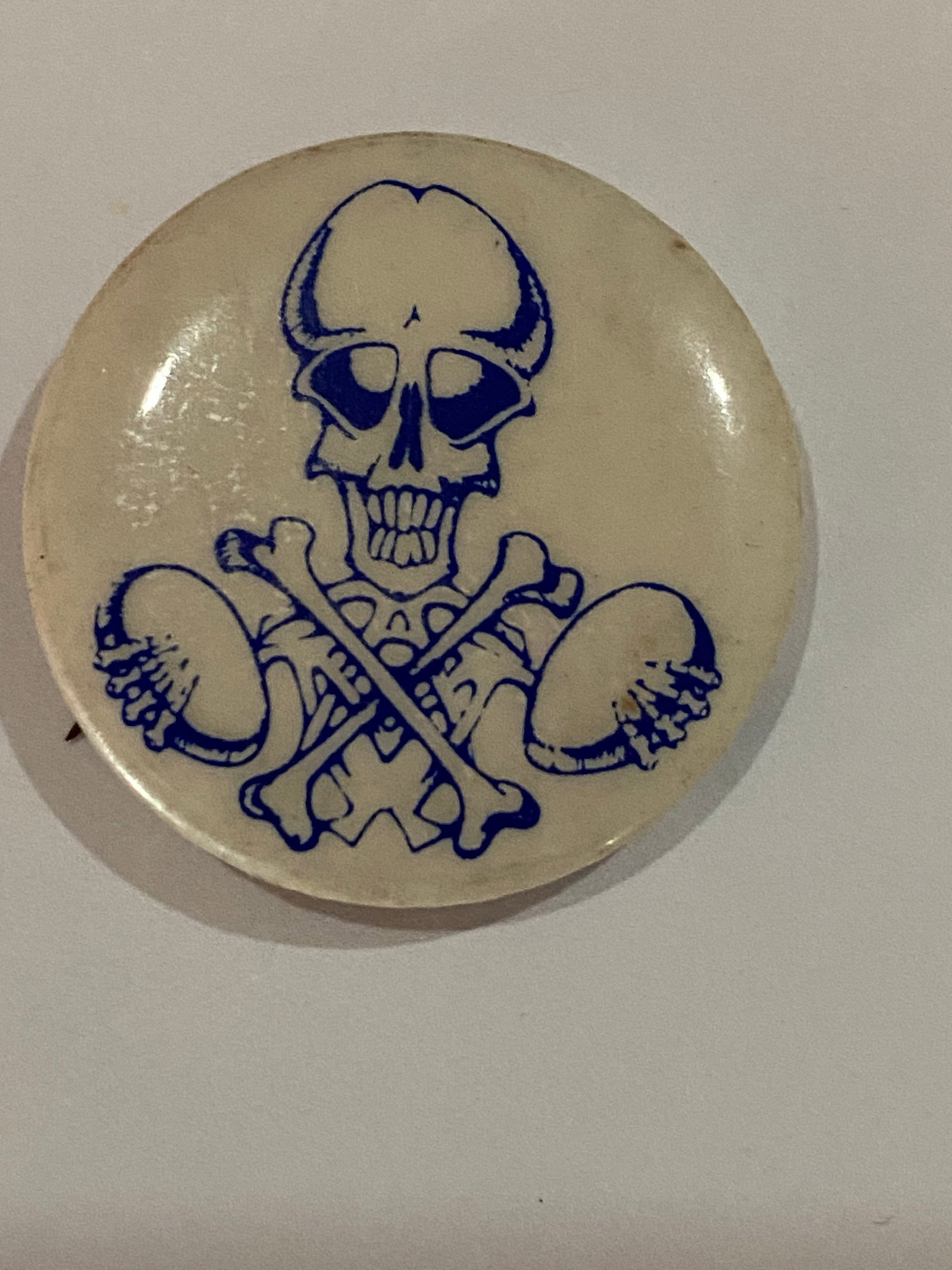 Grateful Dead 1969 Rick Griffin Pin: measures 1" in diameter