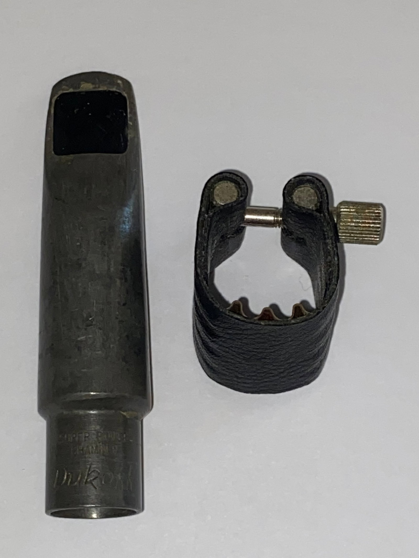David Sanborn's Dukoff Super Power Chamber Alto D8: This lot features a Dukoff Super Power Chamber D8 alto saxophone mouthpiece, a model closely associated with the powerful, bright sound of contemporary and jazz saxophone players. According to the