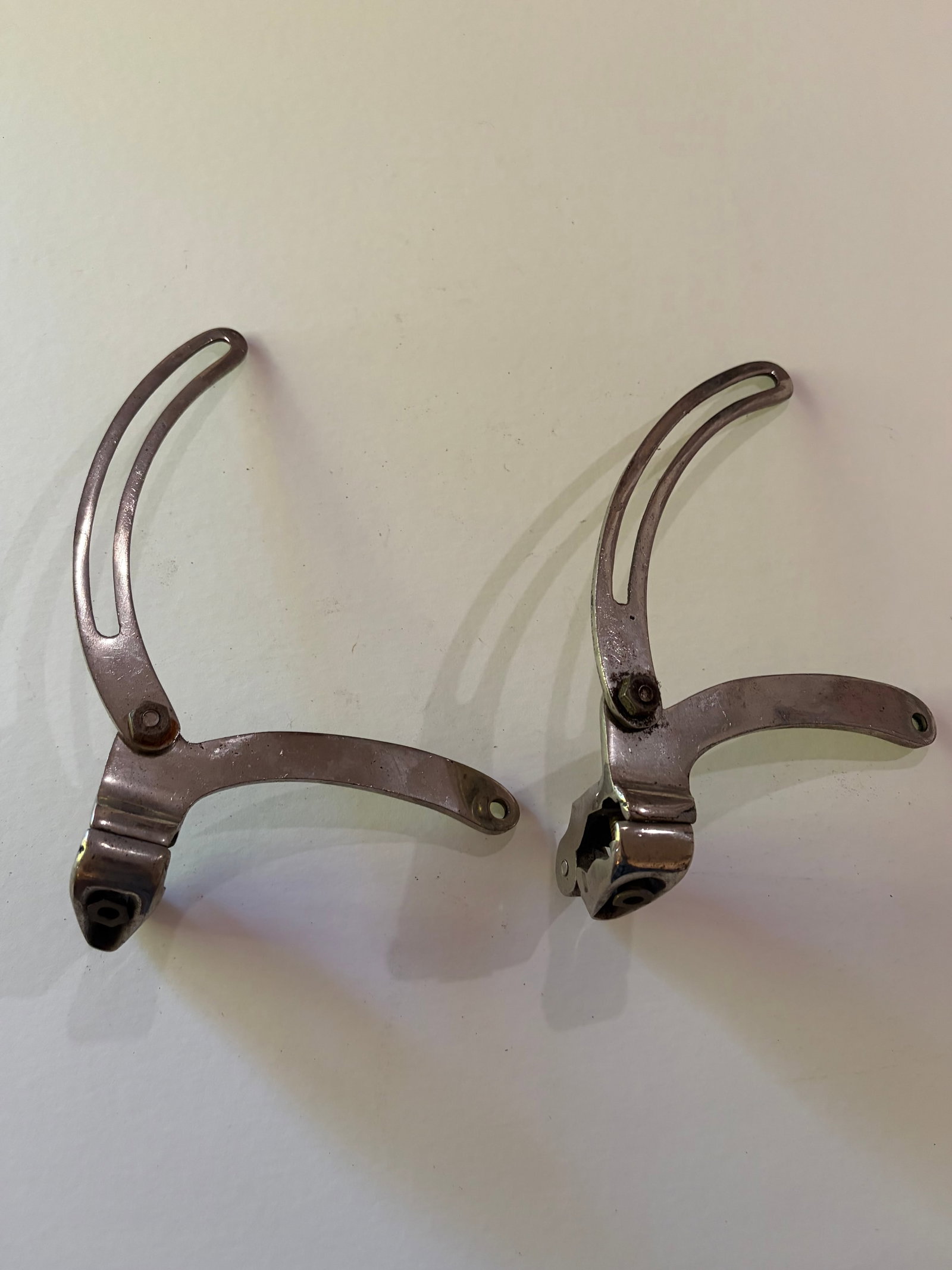Fulton exterior sunvisor dog bone brackets: Good working condition