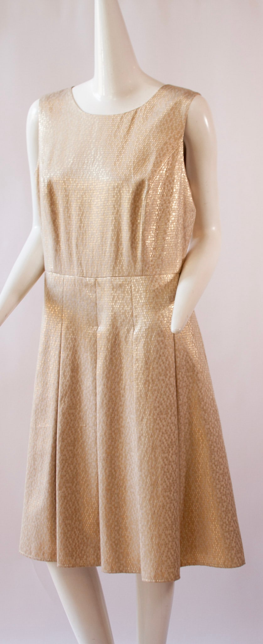 Tommy Hilfiger Gold and Silver Sleeveless Shin Length Dress with Pleated Skirt: Tommy Hilfiger Gold and Silver Sleeveless Shin Length Dress with Pleated Skirt EU 44 / US 14 / Shoulder to Shoulder 16" / Bust 40" / Length 40.5" / Hem Opening 54"
