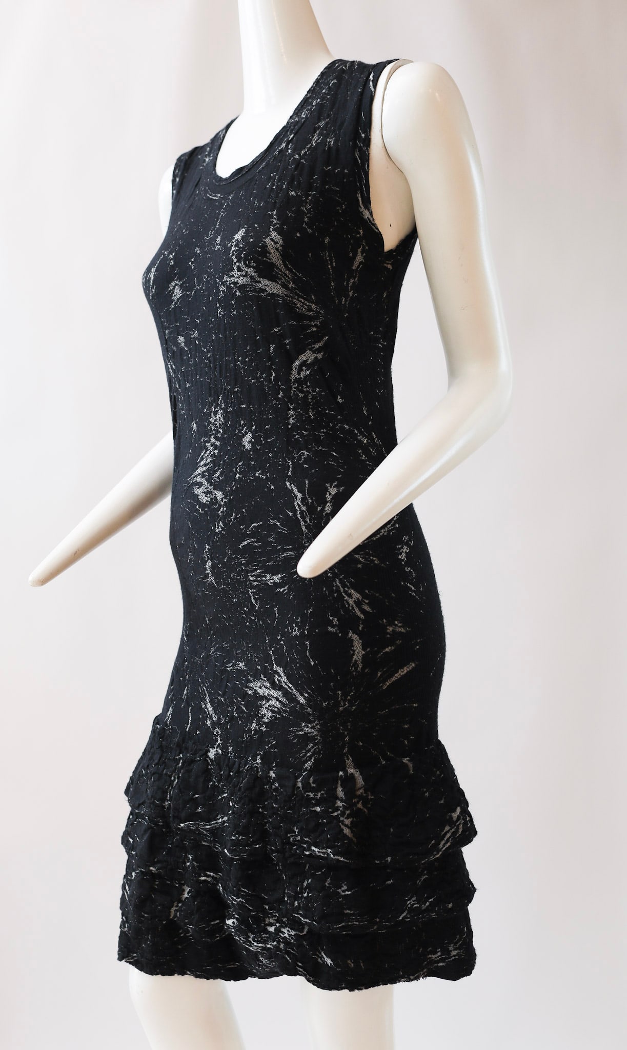 Emilio Cavallini Made In Italy Abstract Sleeveless Stretchy Dress with Three Tier Ruffle Hem (1 of 4)