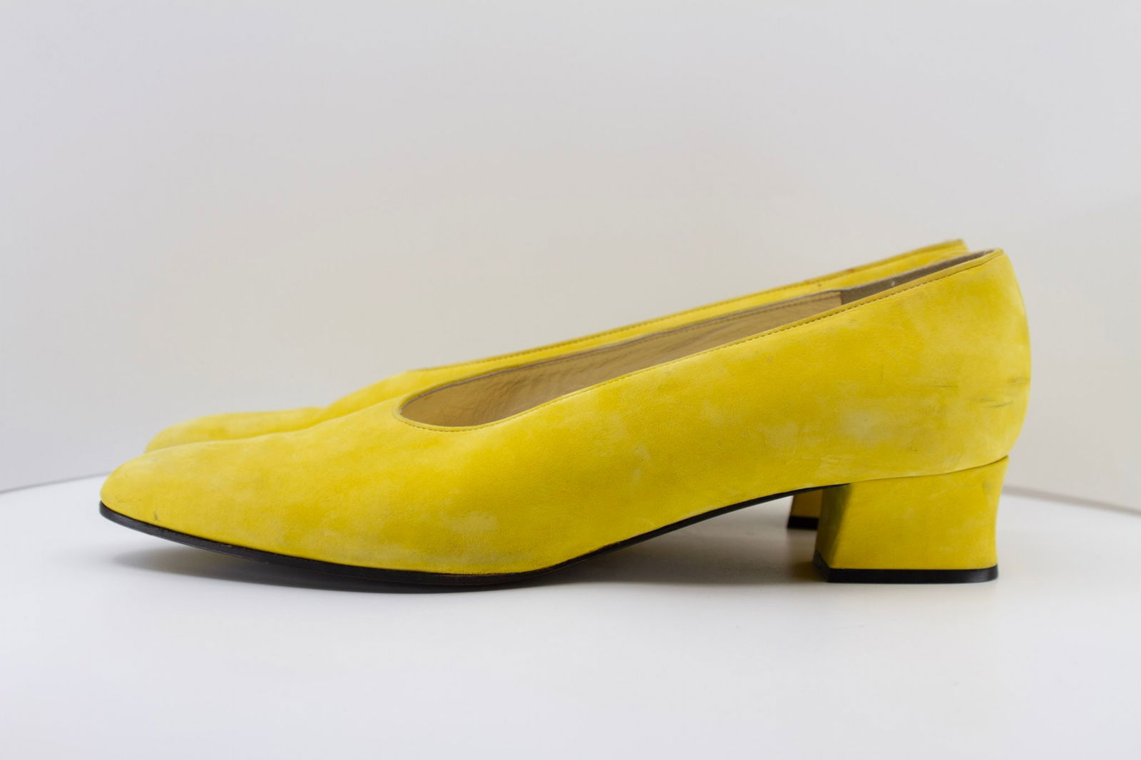 Robert Clergerie Vintage Yellow Suede Pumps Made in France (1 of 10)