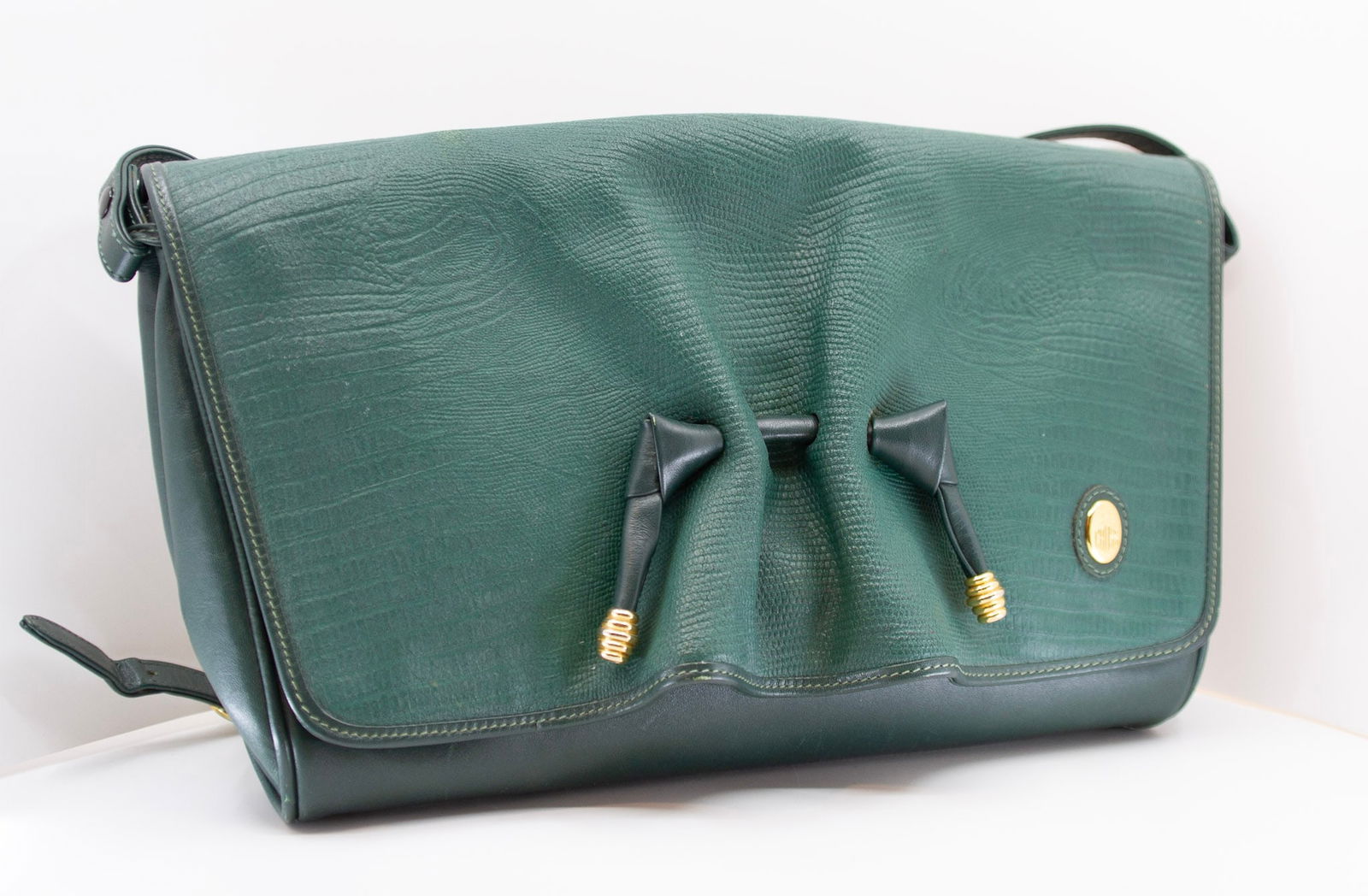 Mark Cross Lizard Embossed Green Leather Flap Front Shoulder Bag: Mark Cross Lizard Embossed Green Leather Flap Front Shoulder Bag Width 12" ; Height 8" ; Depth 3" ; Strap Drop (adjustable) 17"-19"