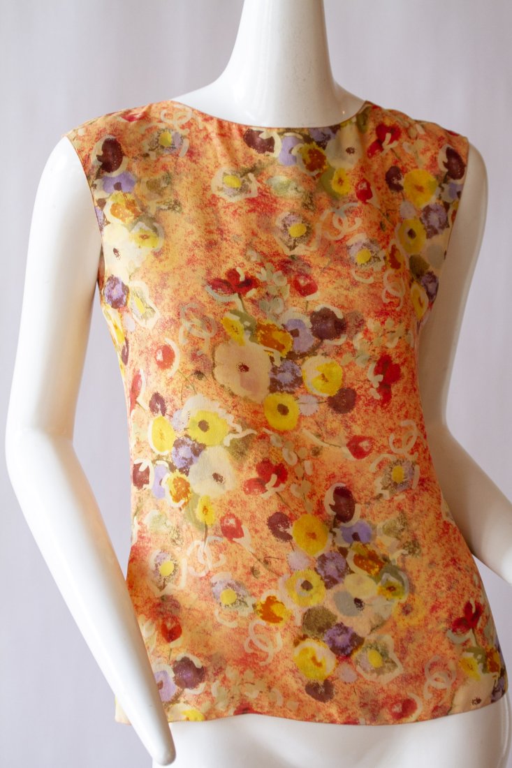 CHANEL, Silk Floral with CC Repeat Pattern, Round Neckline, Sleeveless Top, 2004 Printemps (1 of 8)