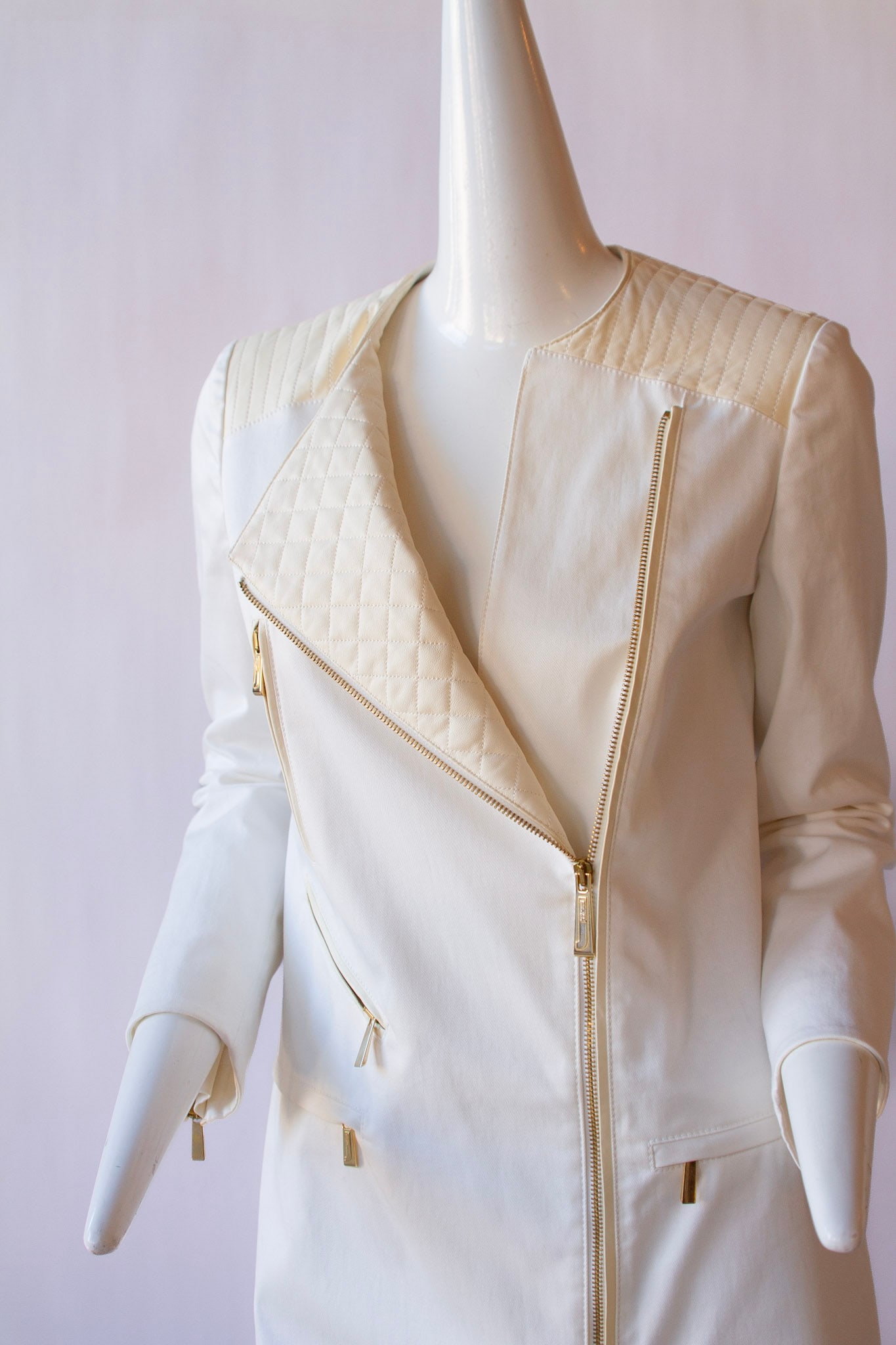 JUST CAVALLI Full-Length White Zipper Coat with Leopard Lining: JUST CAVALLI Full-Length White Zipper Coat with Leopard Lining IT 40 / EU 36 / US 4, Shoulder to Shoulder 16" Bust 36" Length 36.5" Hem Opening 45"