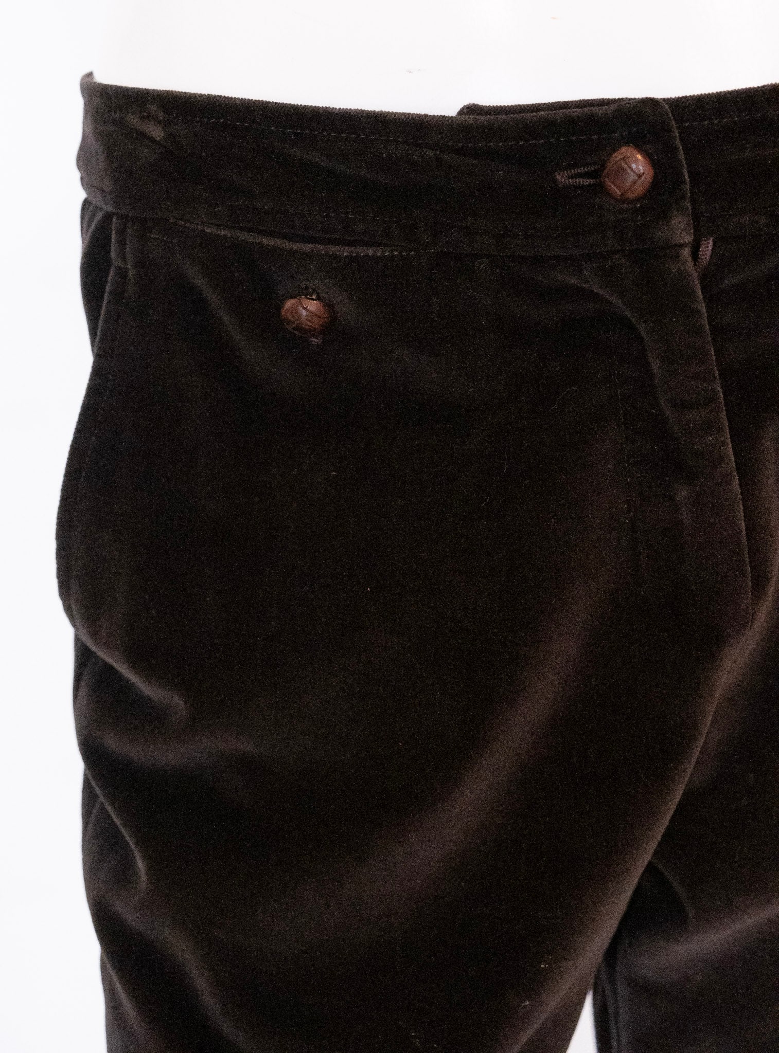 YVES SAINT LAURENT RIVE GAUCHE Brown Velvet Straight Leg Pant: YVES SAINT LAURENT RIVE GAUCHE Brown Velvet Straight Leg Pant Yves Saint Laurent Rive Gauche brown velvet straight leg pants. Pocket detail on leg. Waist 32 ; Inseam 29" ; Length 38" NO RESERVES