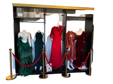 Wardrobe with three sections and gold crowning