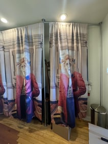 Floor-to-Ceiling extension rods (5) with extendable cross bar (3)