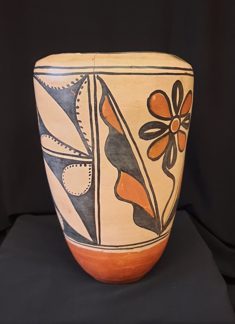 Antique Native American Pottery Large Pot Flower Design Original (1 of 12)