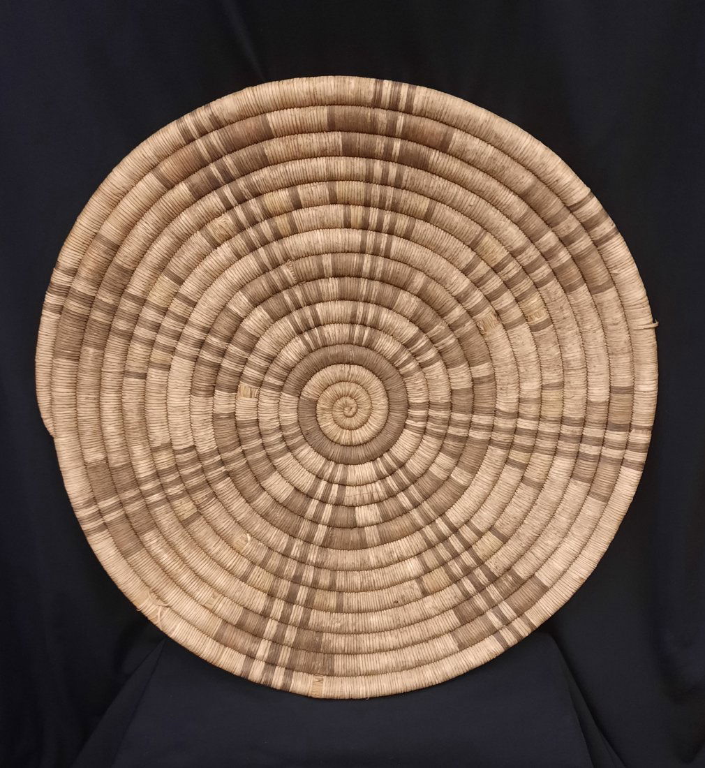 Large Old Native American Indian hand woven coiled plaque basket (1 of 13)