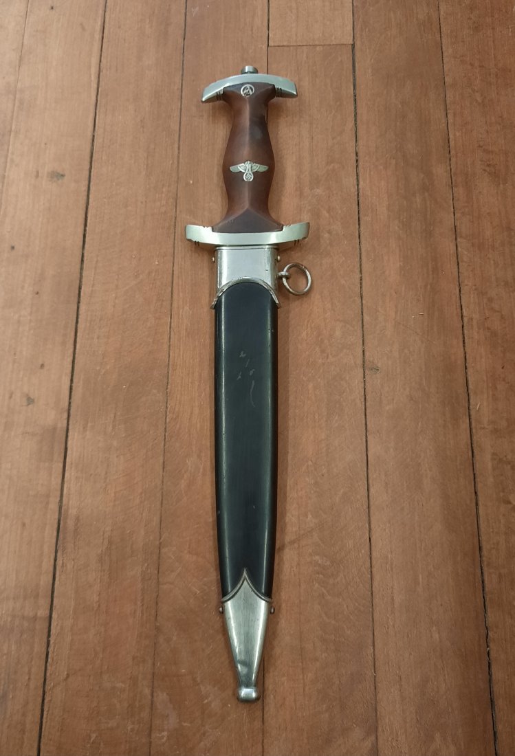 WW2 WWll SA Nazi Dagger Julius Bahrl JR Model 1933 Rare Maker One Sided Engraving: This Nazi SA dagger is an excellent condition. It does have some pitting and paint missing from the sheath but that is to be expected from the age of the item. It is marked with the maker's name on th