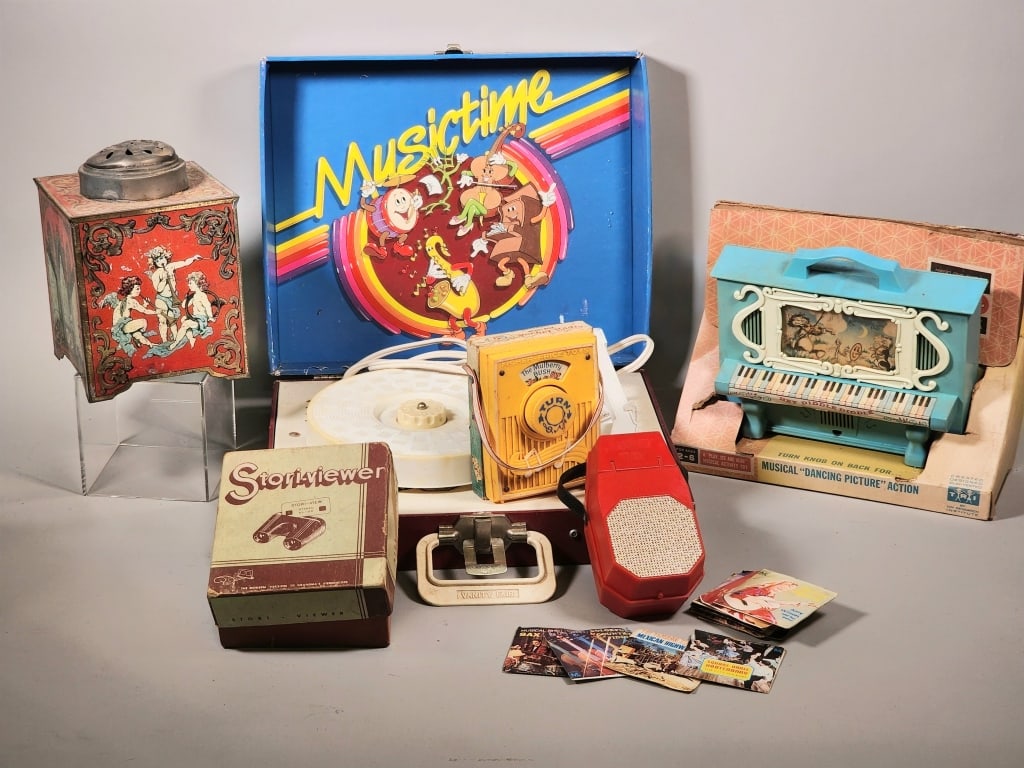 Stori-viewer, Mighty Tiny Record Player and More: Unsure if all pieces are present.