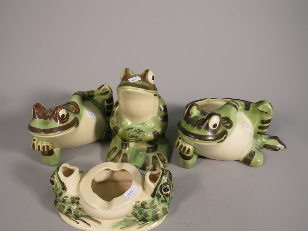 Two Brush McCoy Frogs and Two Frog Planters (1 of 10)