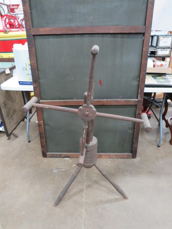 Primitive Yarn Winder (1 of 4)