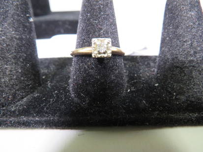14k Wedding Ring w/ Diamnond Center Stone: 2.2g Total Weight