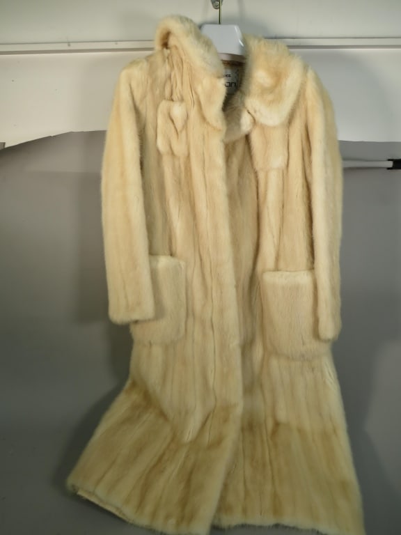 Peter Monet Fur Coat: The Union, w/ Pockets. Dimensions: