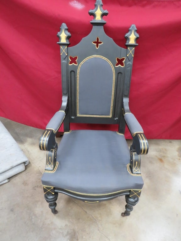 Kings Armchair: Nice condition. Clean. Dimensions: 55 x 25 x 25