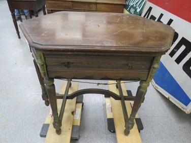 Atwater-Kent Kiel Golden Voice Table