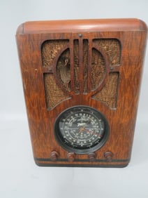 Zenith LD Foreign Broadcast Radio