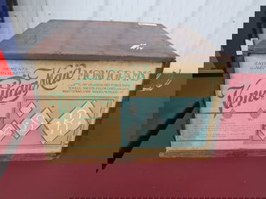 Venelian Maid Store Display Cabinet