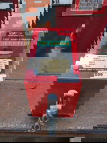 The Gripper .25Cent Strength Machine