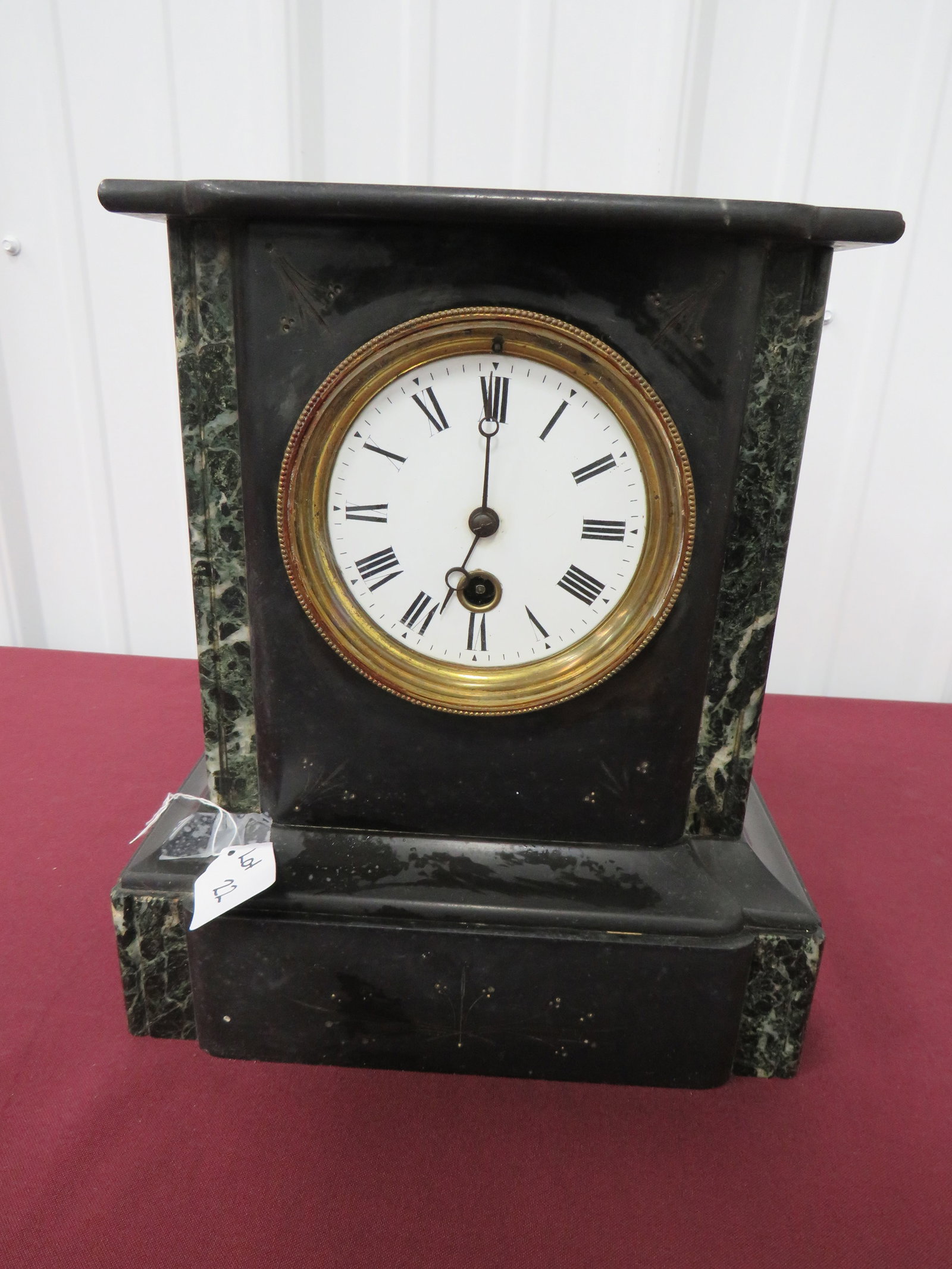 Marble Mantle Clock: w/ Pendulum. Porcelain Face.
