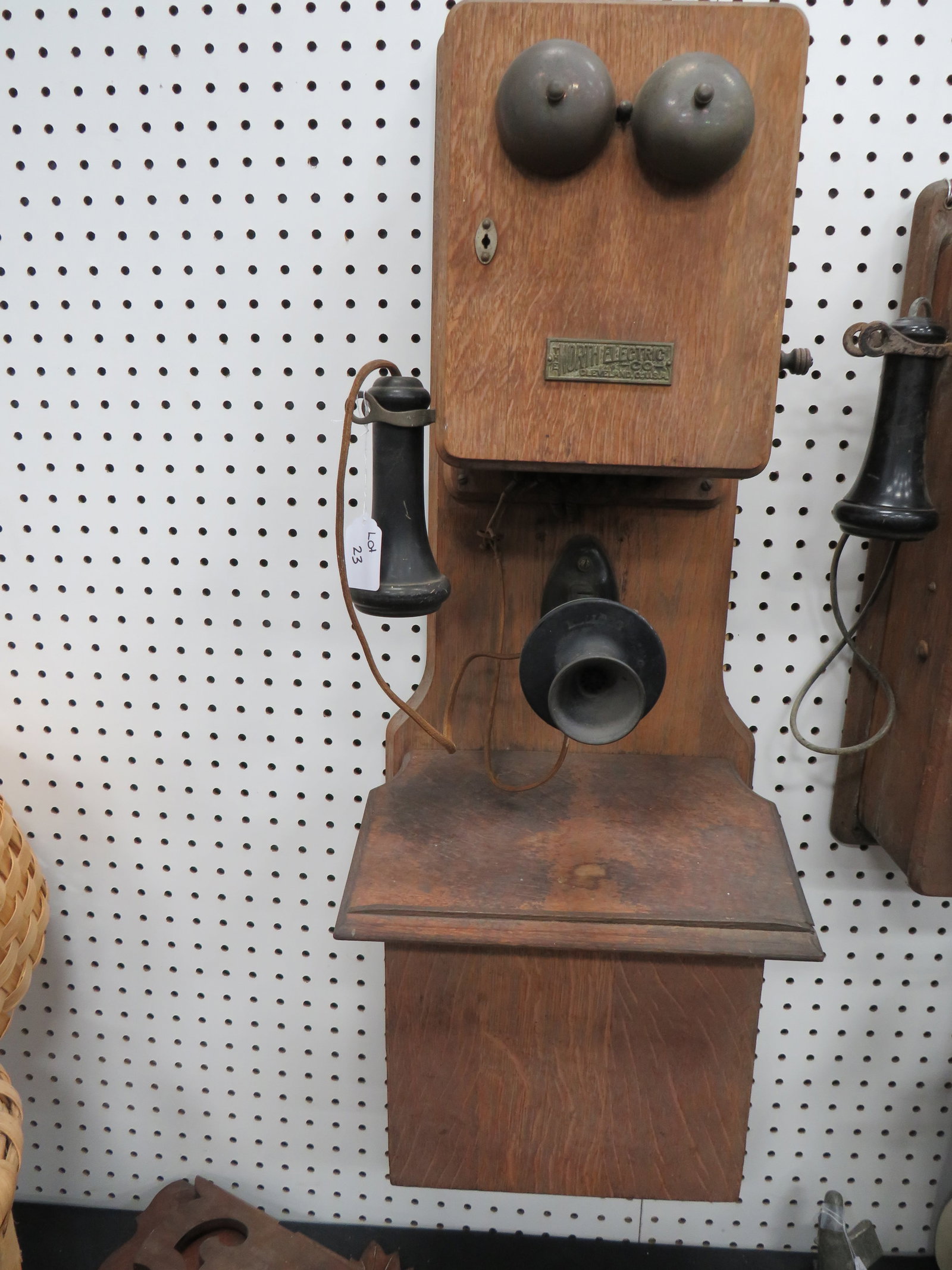 North Electric Company Oak Telephone: A great Addition to anyone's collection.