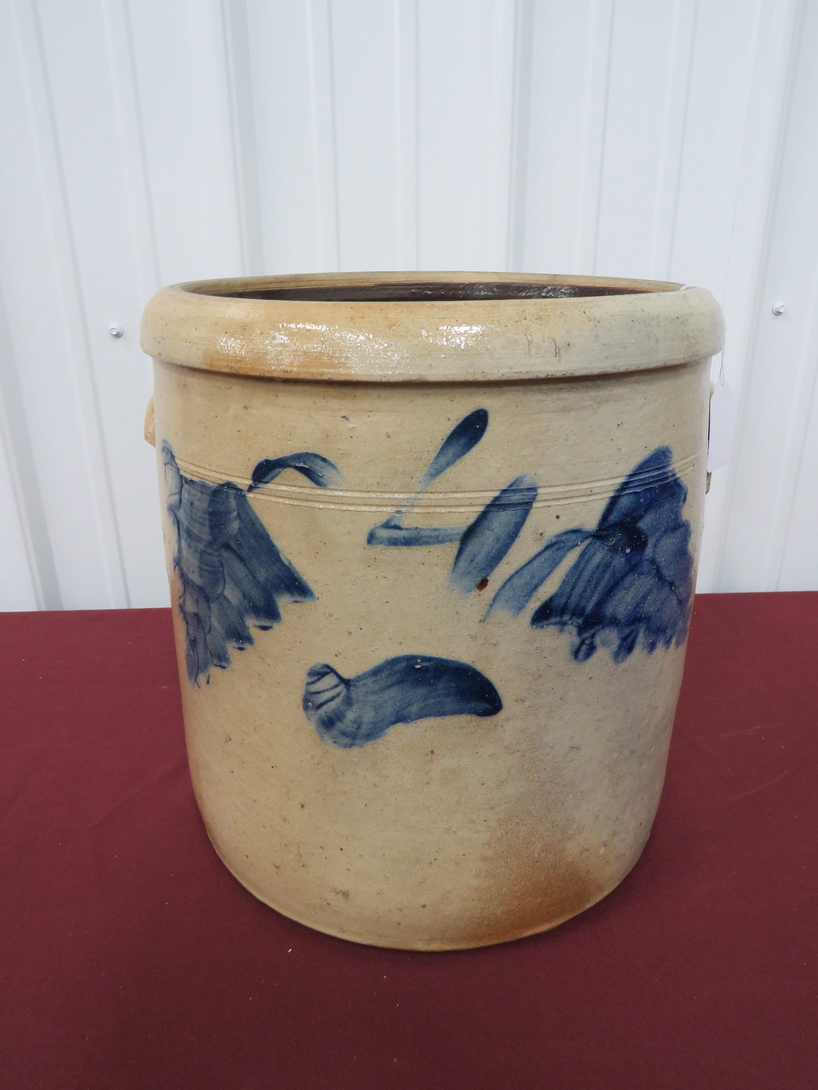 4 Gal. Roseville, OH Crock: A great Addition to anyone's collection.