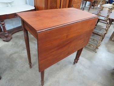 Cherry Huntboard Dropleaf Table