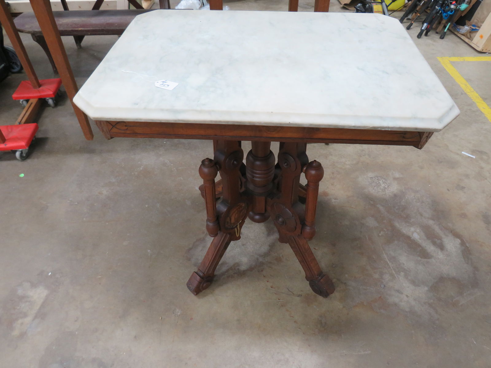 Walnut Victorian Parlor Table (1 of 4)