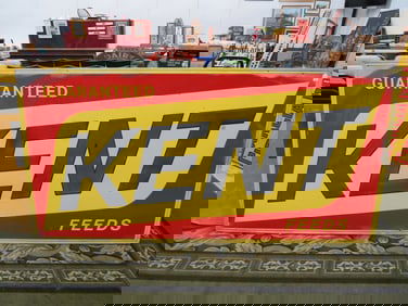 Metal Kent Feeds Sign