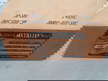 Case of 12 Metcalfe Oil Cans
