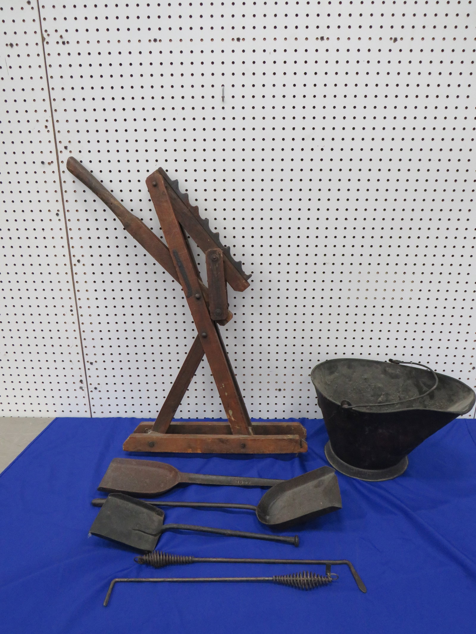 Coal Bucket, Fireplace Tools, Buggy Jack (1 of 7)