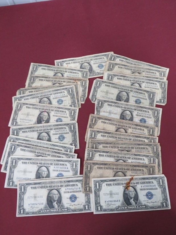 (25) Silver Certificates: A fantastic addition to anyone's collction.