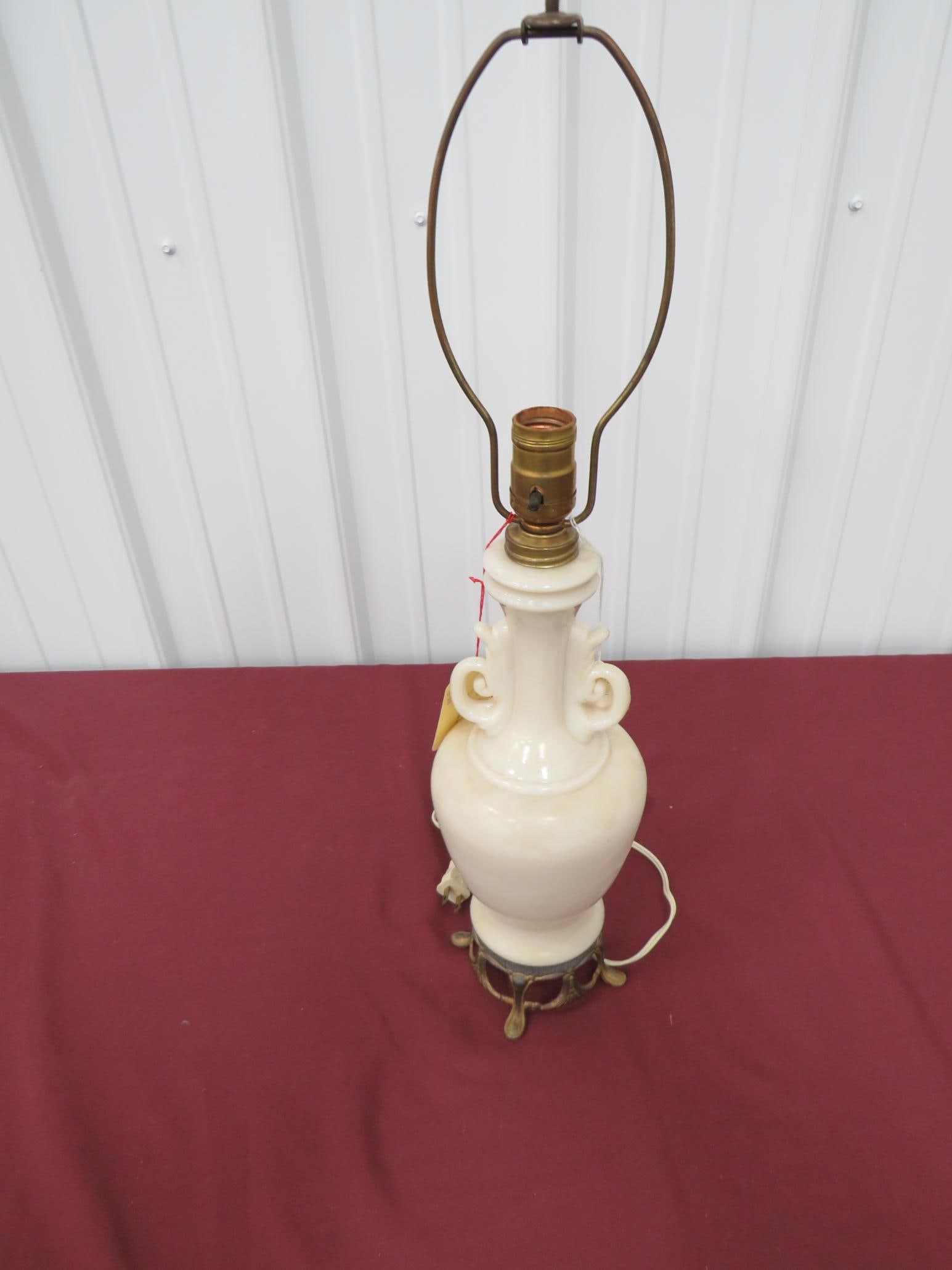 Aladdin Alacite Urn Table Lamp (1 of 4)