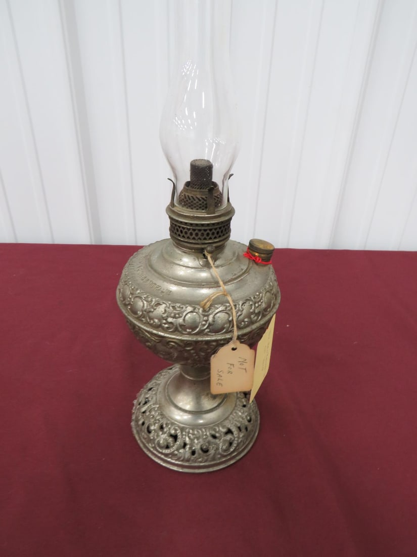 The New Rochester Jr. Oil Lamp: W/Chimney 10x7