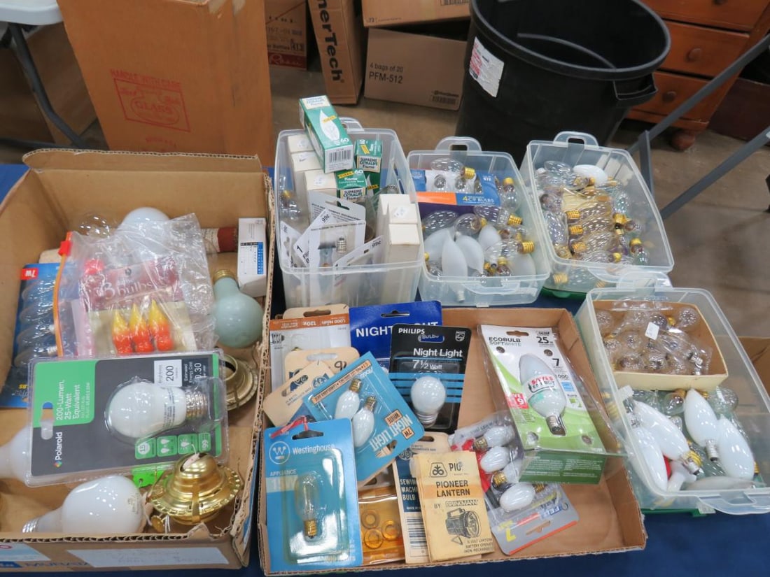 Assorted Light Bulbs (1 of 7)