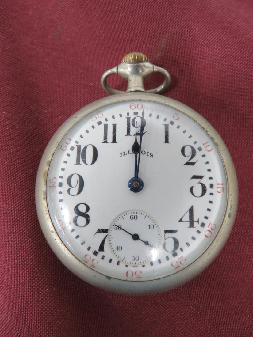 Illinois Pocket Watch: A fantastic addition to anyone's collction.