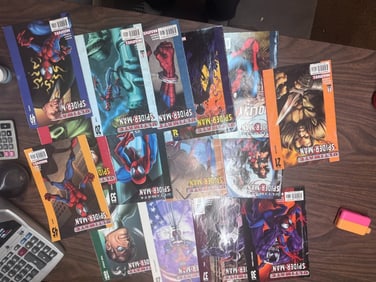 (15) Ultimate Spider-Man Comics
