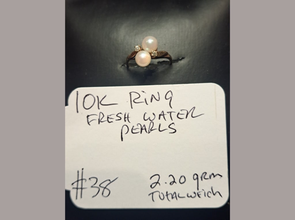 10K Ring w/ Freshwater Pearls: 10K ring set with freshwater pearls, total weight 2.20 grams.