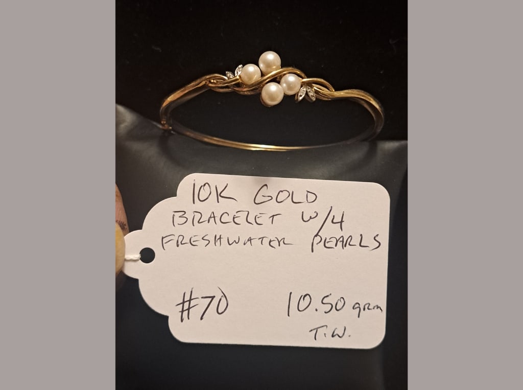 10K Pearl Bracelet: 10K gold bracelet with four freshwater pearls, total weight 10.50 grams.