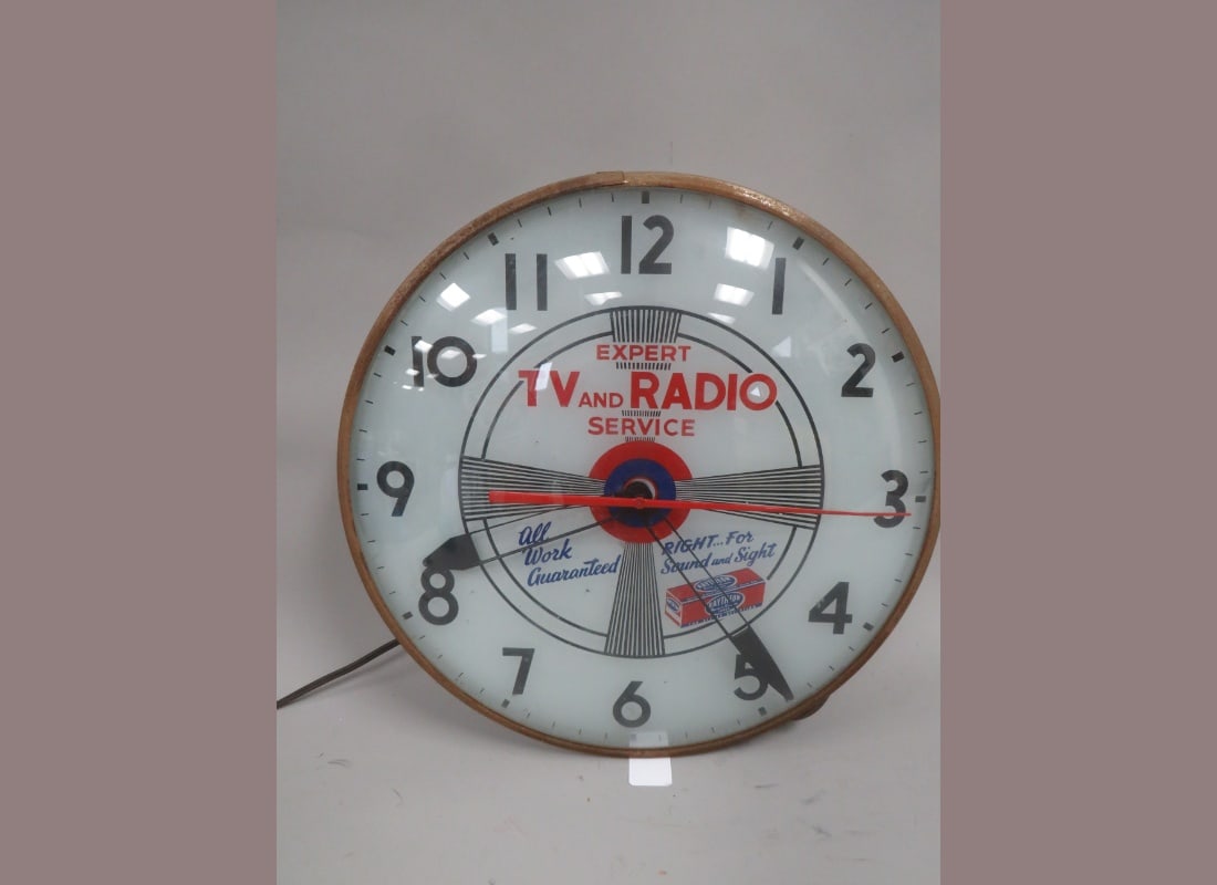Expert TV & Radio Service Lighted Clock: Raytheon. 15" Diameter