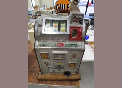 Rock-Ola 5-Cent Slot Machine