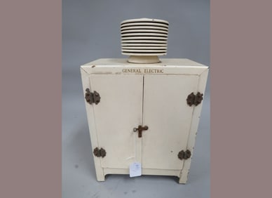 GE Salesman Sample Circular Top Icebox