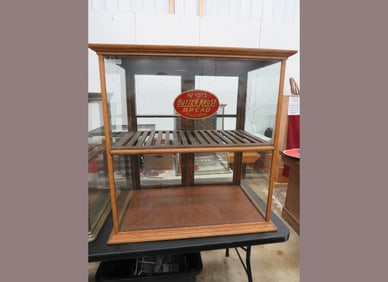 Heyvt's Butter-Krust Bread Cabinet