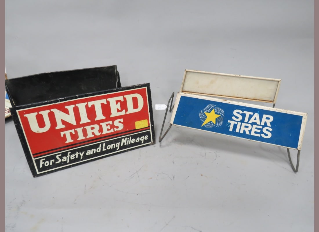 Two Tire Displays Star And United (1 of 4)