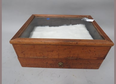 Diammond Dyes Lift-Lid Showcvase