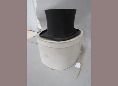 Willoughby Top Hat With Box Paris